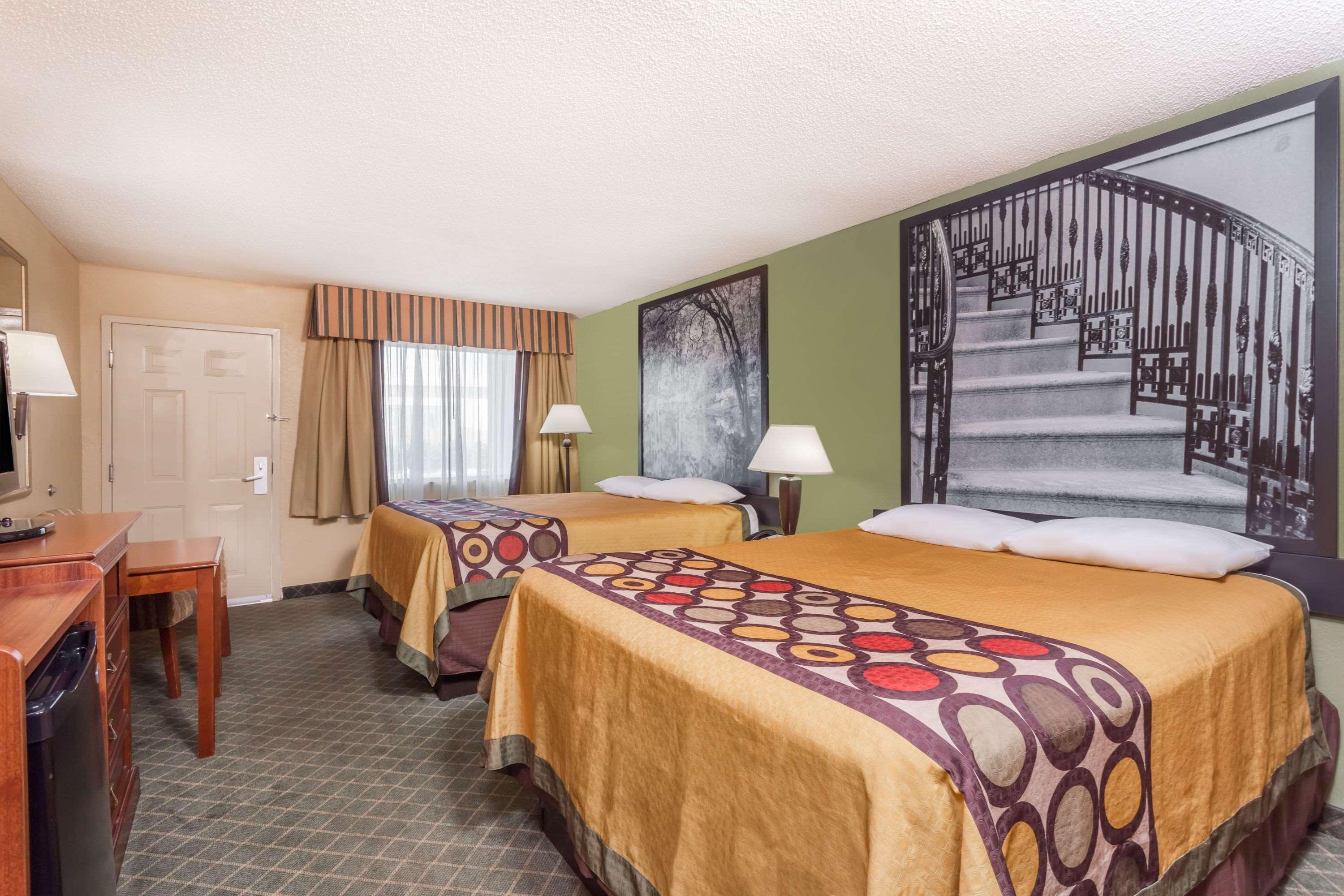 Super 8 By Wyndham Macon West Motel Bagian luar foto