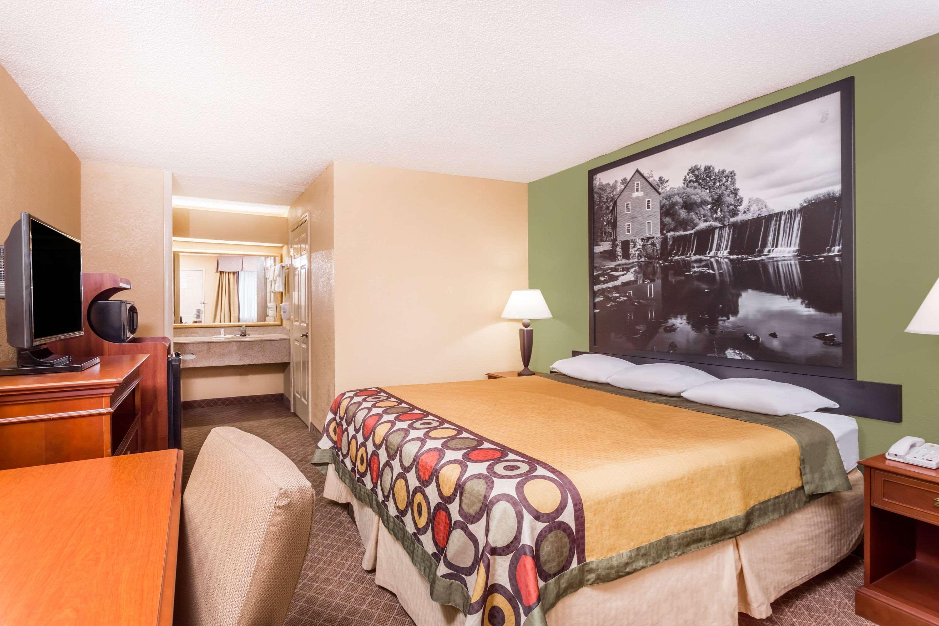 Super 8 By Wyndham Macon West Motel Bagian luar foto