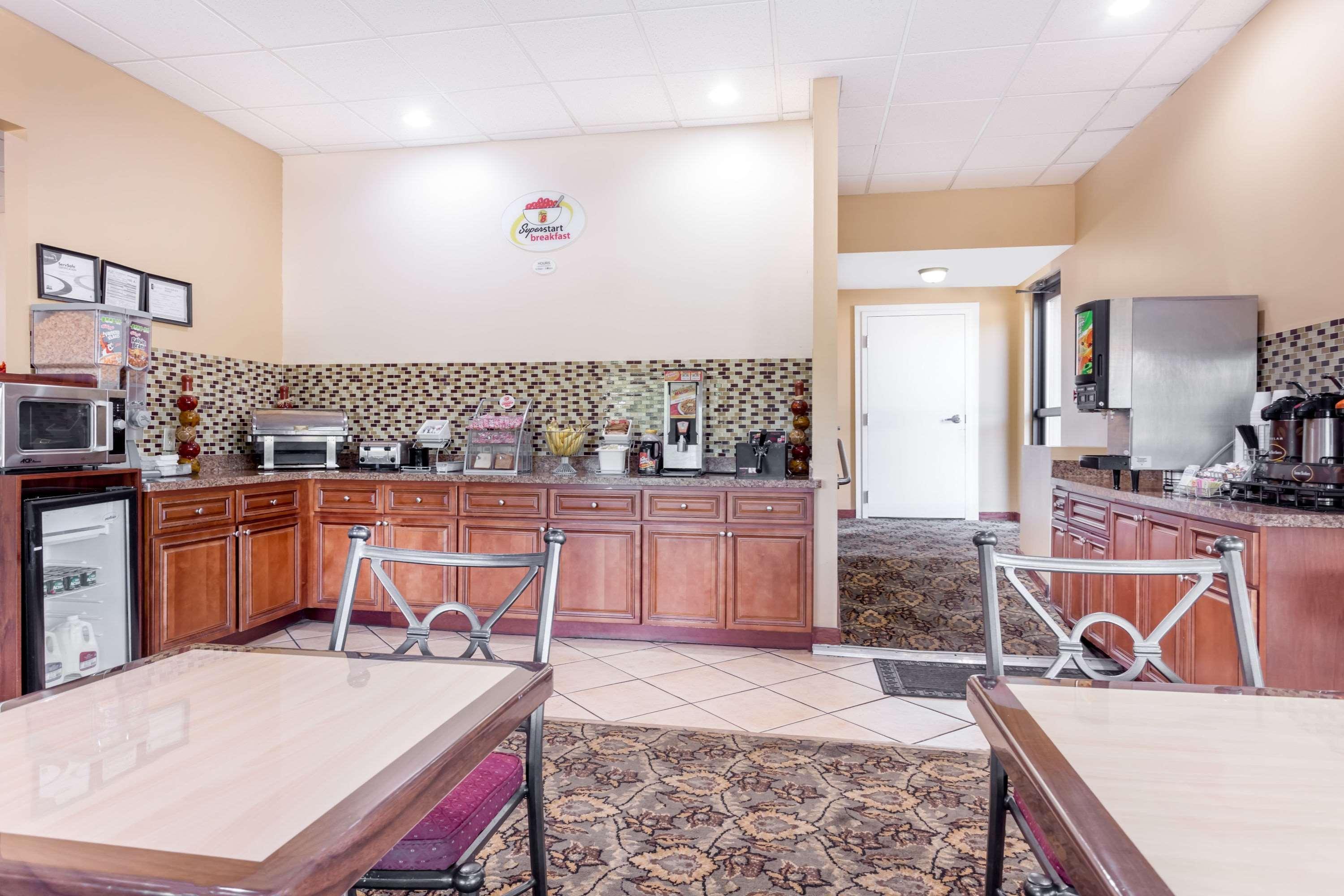 Super 8 By Wyndham Macon West Motel Bagian luar foto