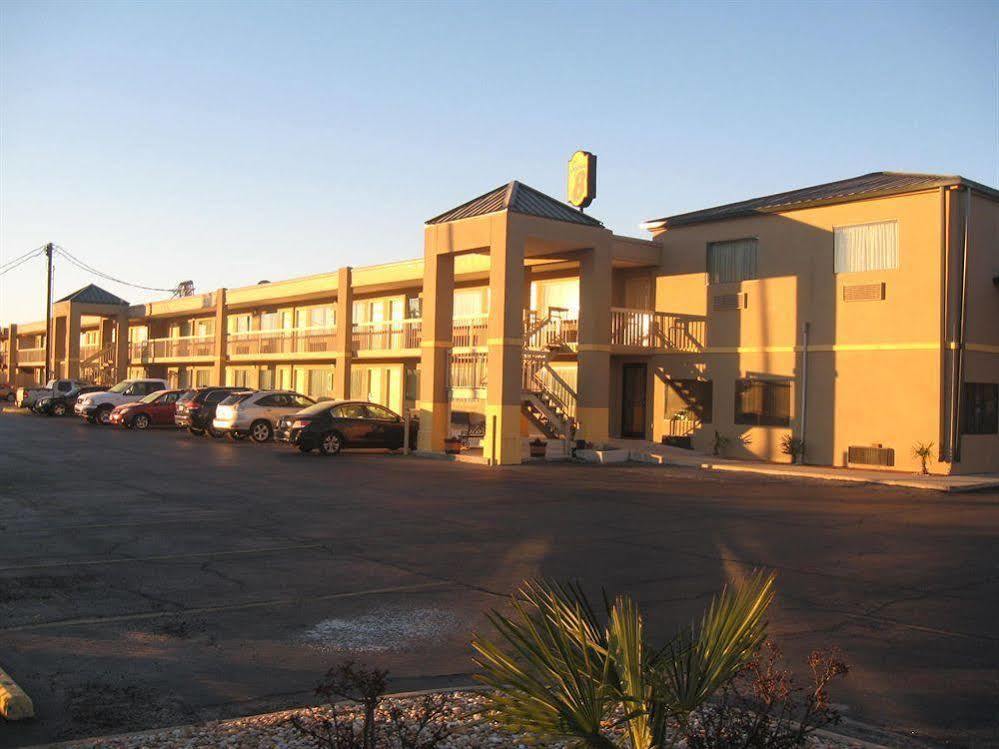 Super 8 By Wyndham Macon West Motel Bagian luar foto
