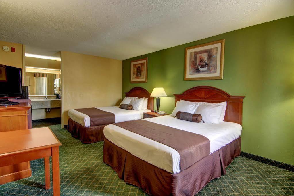 Super 8 By Wyndham Macon West Motel Bagian luar foto